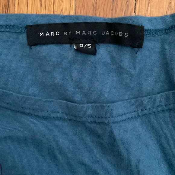 Marc By Marc Jacobs Y2K bluish grey graphic t shirt - Picture 3 of 3